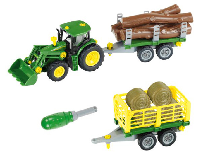Traktor John Deere z dwiema przyczepami