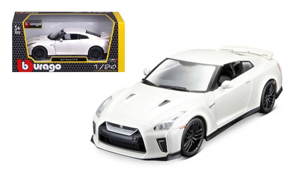 Nissan GT-R 2017 biały