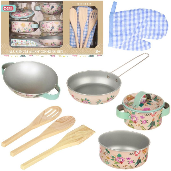 Zestaw naczyń metalowych