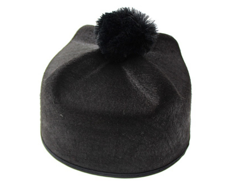 Czapka księdza Biret